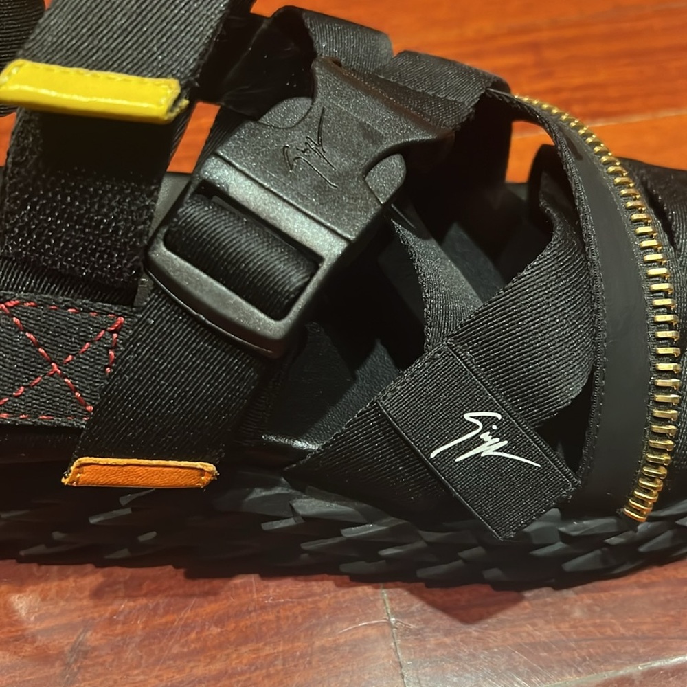 Sandals - Picture 6 of 7